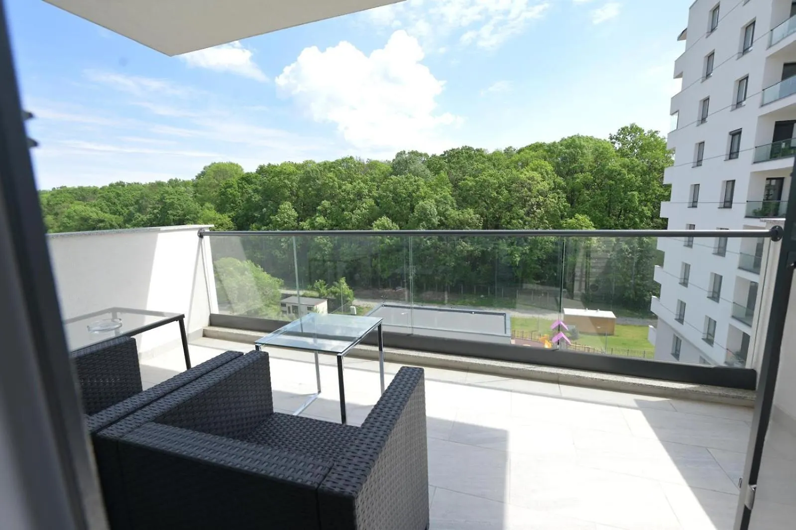 Chic Apartment Near Therme And Airport Bucharest Romania