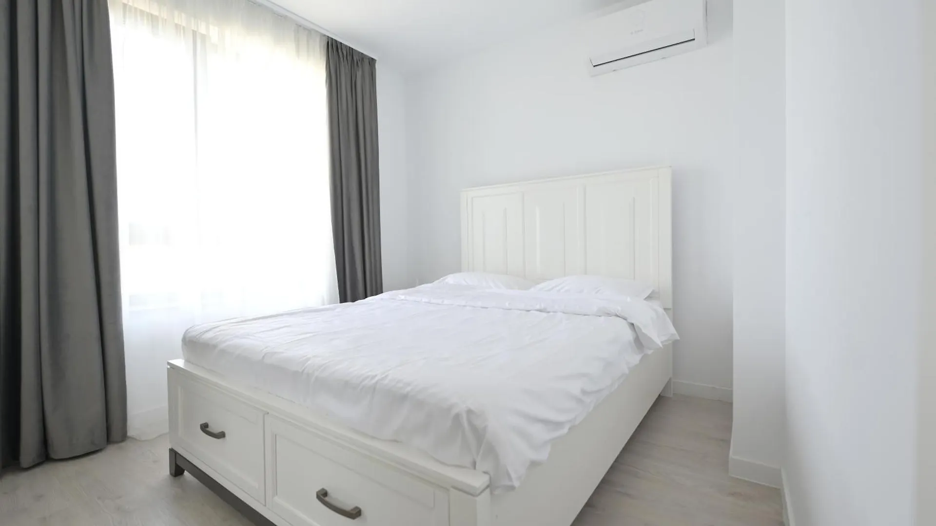 Chic Apartment Near Therme And Airport Bucharest 0*,