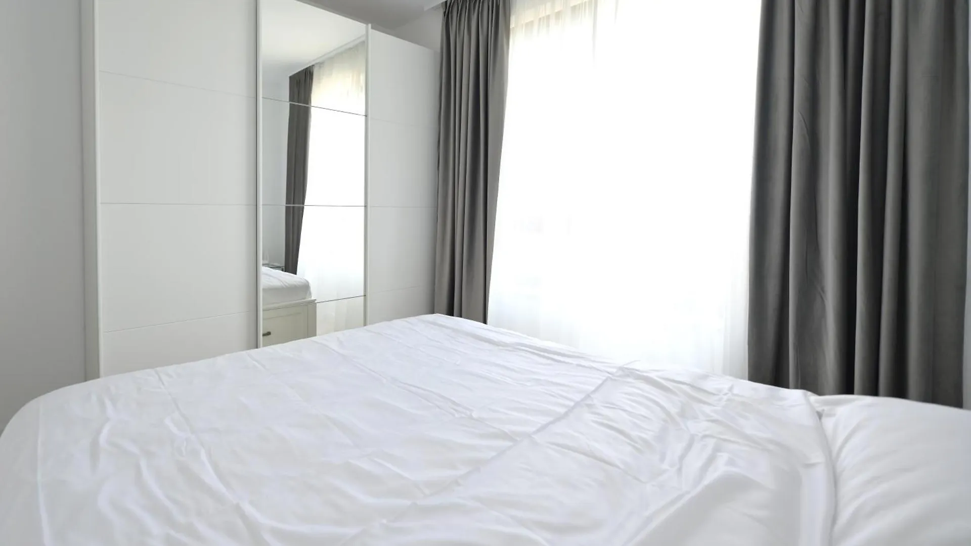Chic Apartment Near Therme And Airport Bucharest