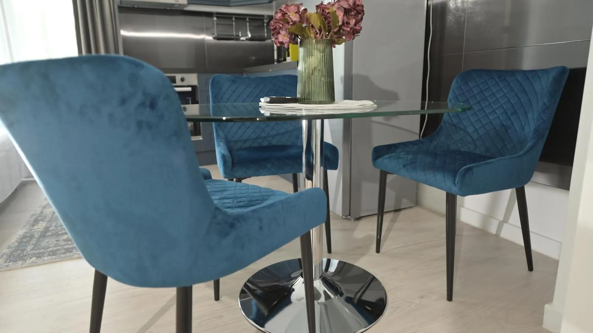 Chic Apartment Near Therme And Airport Bucharest